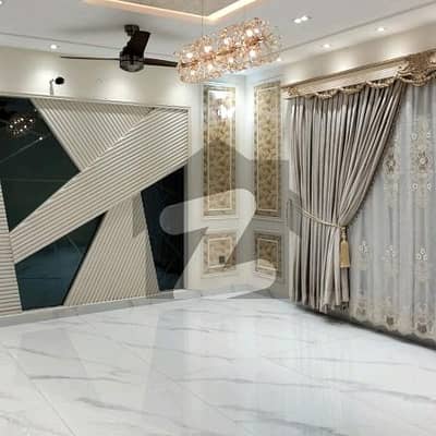 بحریہ ٹاؤن سیکٹر سی بحریہ ٹاؤن,لاہور میں 5 کمروں کا 1 کنال مکان 6.0 کروڑ میں برائے فروخت۔