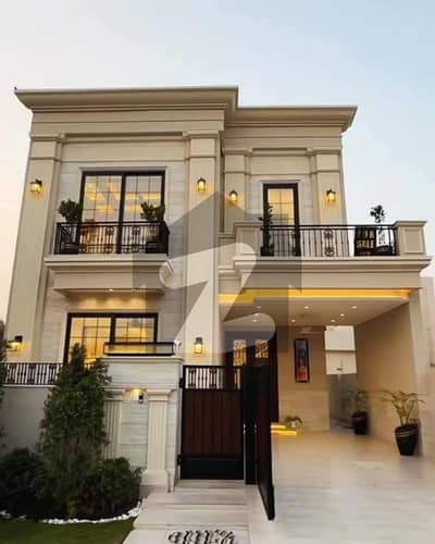 10 Marla Beautiful Corner House For Sale