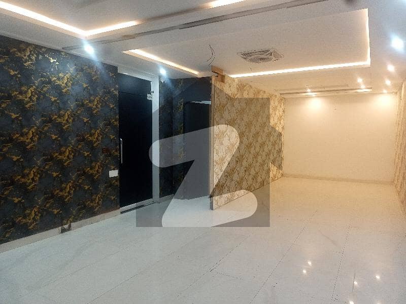 04 MARLA COMMERCIAL FLOOR WITH LIFT AVAILABLE 04 MARLA COMMERCIAL FLOOR WITH LIFT AVAILABLE