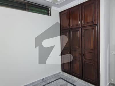 جی ۔ 11 اسلام آباد میں 5 کمروں کا 8 مرلہ کمرہ 4.95 کروڑ میں برائے فروخت۔