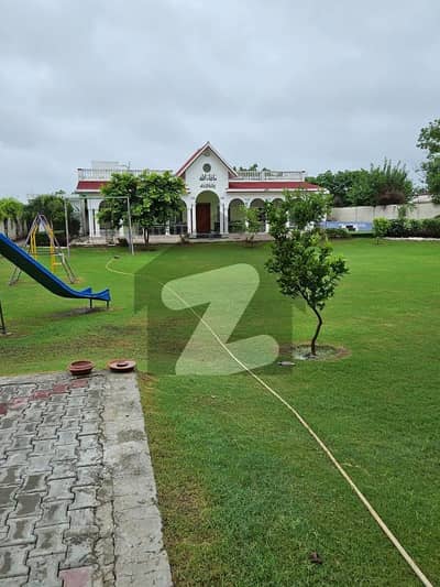 برکی روڈ کینٹ,لاہور میں 4 کمروں کا 4 کنال فارم ہاؤس 3.5 کروڑ میں برائے فروخت۔