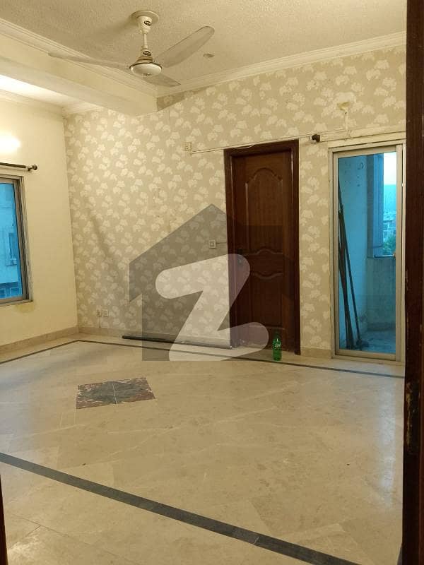 ای ۔ 11 اسلام آباد میں 3 کمروں کا 1 کنال بالائی پورشن 1.5 لاکھ میں کرایہ پر دستیاب ہے۔ ای ۔ 11 اسلام آباد میں 3 کمروں کا 1 کنال بالائی پورشن 1.5 لاکھ میں کرایہ پر دستیاب ہے۔