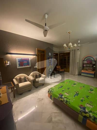 450 YARDS HOUSE AVAILABLE FOR SALE IN CLIFTON BLOCK 2