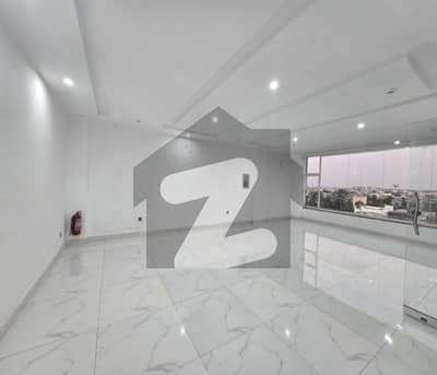 ڈی ایچ اے فیز 5 - ڈبل سی اے بلاک فیز 5,ڈیفنس (ڈی ایچ اے),لاہور میں 8 مرلہ دفتر 1.3 لاکھ میں کرایہ پر دستیاب ہے۔