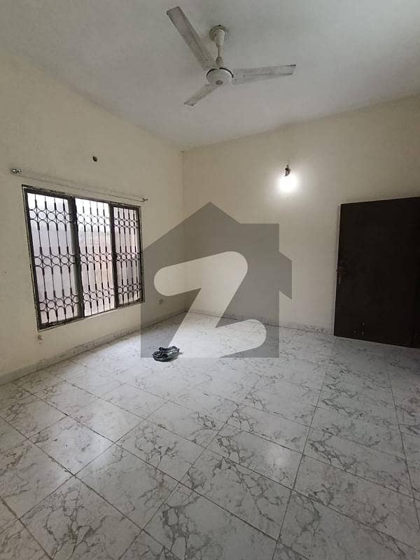 HOUSE IN MAIN CANTT For Office For Residential