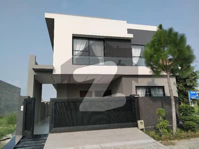 ٹاپ سٹی 1 - بلاک ڈی ٹاپ سٹی 1,اسلام آباد میں 4 کمروں کا 10 مرلہ مکان 5.7 کروڑ میں برائے فروخت۔