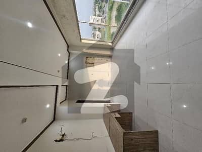 4 marla commercial building 4th floor avaipable for rent