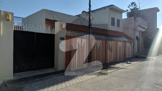 جھلم روڈ چکوال میں 4 کمروں کا 18 مرلہ مکان 7.5 کروڑ میں برائے فروخت۔