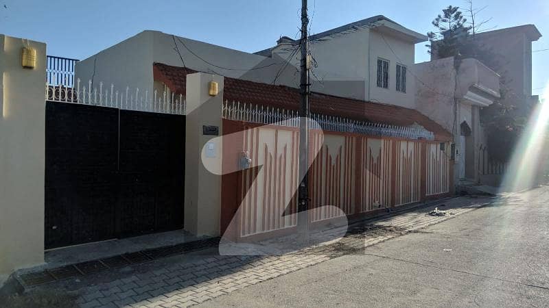 جھلم روڈ چکوال میں 4 کمروں کا 18 مرلہ مکان 7.5 کروڑ میں برائے فروخت۔