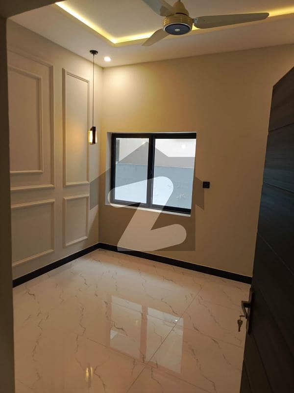 پشاور روڈ راولپنڈی میں 5 کمروں کا 10 مرلہ مکان 4.9 کروڑ میں برائے فروخت۔ پشاور روڈ راولپنڈی میں 5 کمروں کا 10 مرلہ مکان 4.9 کروڑ میں برائے فروخت۔