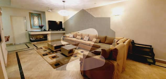 A superb and spacious ground floor apartment