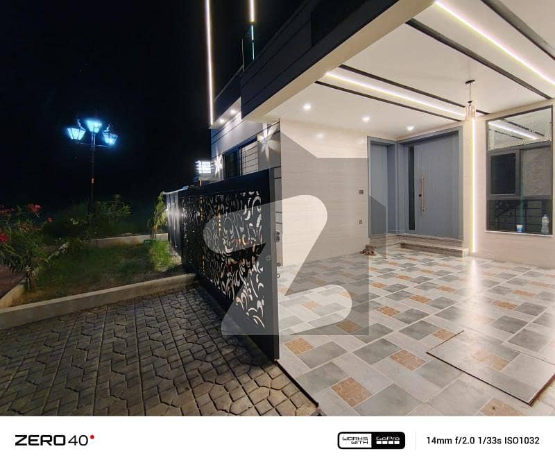 8 marla beautiful designer house for sale