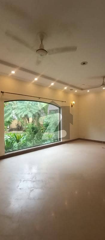 SPACIOUS HOME WITH BIG GARDEN