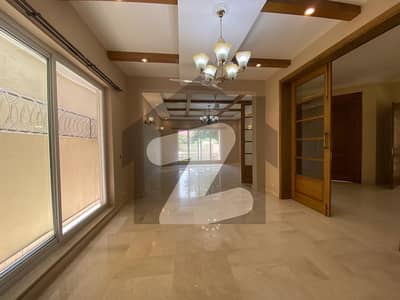 ایف ۔ 8 اسلام آباد میں 5 کمروں کا 1 کنال مکان 10.5 لاکھ میں کرایہ پر دستیاب ہے۔