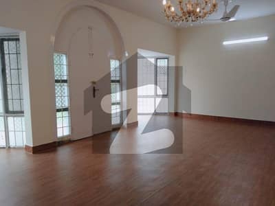 Beautiful location Full House available for rent in F-10  4 bedroom 4 bathroom drawing dining TV lounge kitchen laundry area servent quter Green lawn more options available