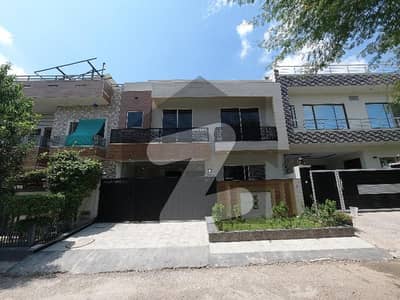جناح گارڈنز فیز 1 جناح گارڈنز,ایف ای سی ایچ ایس,اسلام آباد میں 5 کمروں کا 7 مرلہ مکان 3.1 کروڑ میں برائے فروخت۔