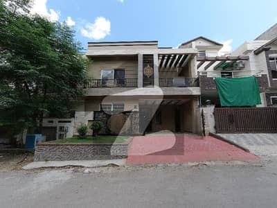 جناح گارڈنز فیز 1 جناح گارڈنز,ایف ای سی ایچ ایس,اسلام آباد میں 4 کمروں کا 7 مرلہ مکان 3.22 کروڑ میں برائے فروخت۔
