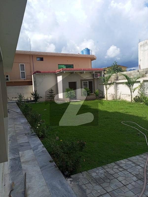 18 Marla ground portion with lawn 18 Marla ground portion with lawn