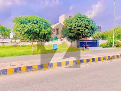 1+1 Kanal Plot Available In Phase 7 Block Z2 Surrounding Houses