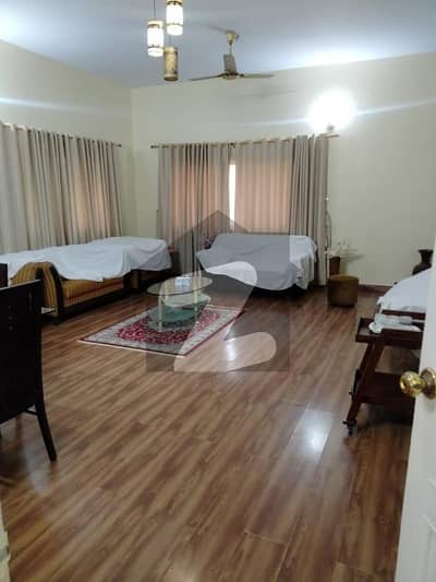 400 SQUARE YARD GROUND FLOOR PORTION 3 BED DD TILED FLOORING BLOCK 5