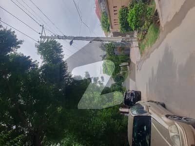 کینال پارک فیصل آباد میں 1 کنال رہائشی پلاٹ 4.2 کروڑ میں برائے فروخت۔