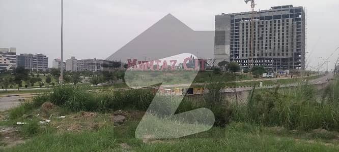 ممتاز سٹی اسلام آباد میں 6 مرلہ کمرشل پلاٹ 4.5 کروڑ میں برائے فروخت۔
