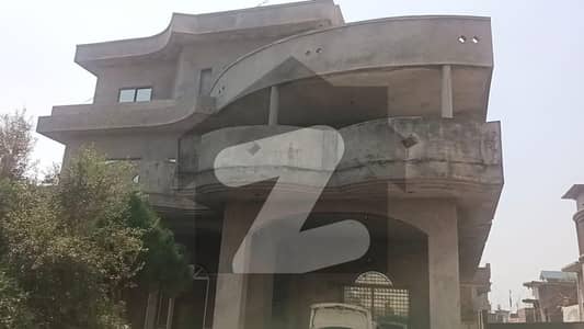 Triple Storey House With Basement