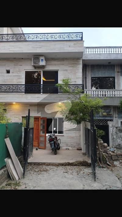 House for sale at G-10 size 6 Marla