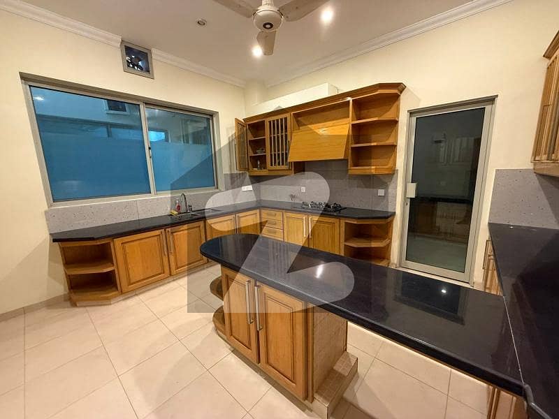 F8 Very Beautiful House 7 Bedrooms For Rent F8 Very Beautiful House 7 Bedrooms For Rent