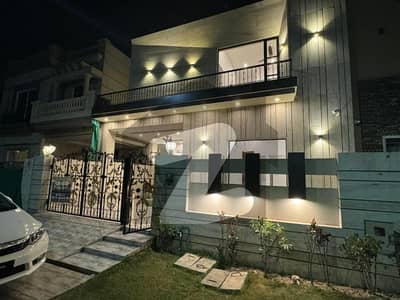 8 Marla Brand New House Available For Rent