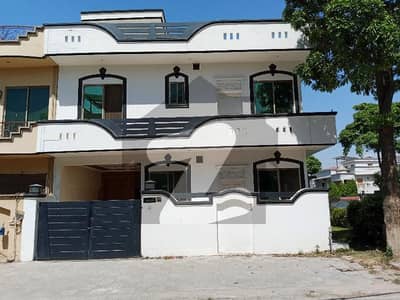 *G,8/2- 6 MARLA FULL HOUSE FOR RENT 3 BED 2 BATH DD BEST LOCATION NAYER TO PARK MOSQUE MARKET RENT 1,20,000*