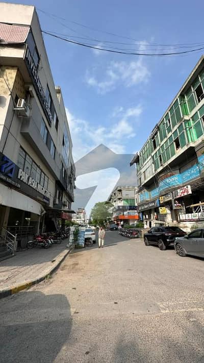 جی ۔ 11 مرکز جی ۔ 11,اسلام آباد میں 1 کمرے کا 2 مرلہ دفتر 70.0 ہزار میں کرایہ پر دستیاب ہے۔