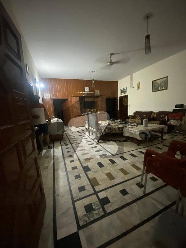 مصطفیٰ ٹاؤن لاہور میں 2 کمروں کا 15 مرلہ زیریں پورشن 70.0 ہزار میں کرایہ پر دستیاب ہے۔
