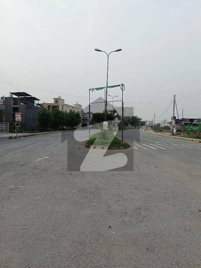 کالج روڈ لاہور میں 2 کنال کمرشل پلاٹ 7.5 کروڑ میں برائے فروخت۔