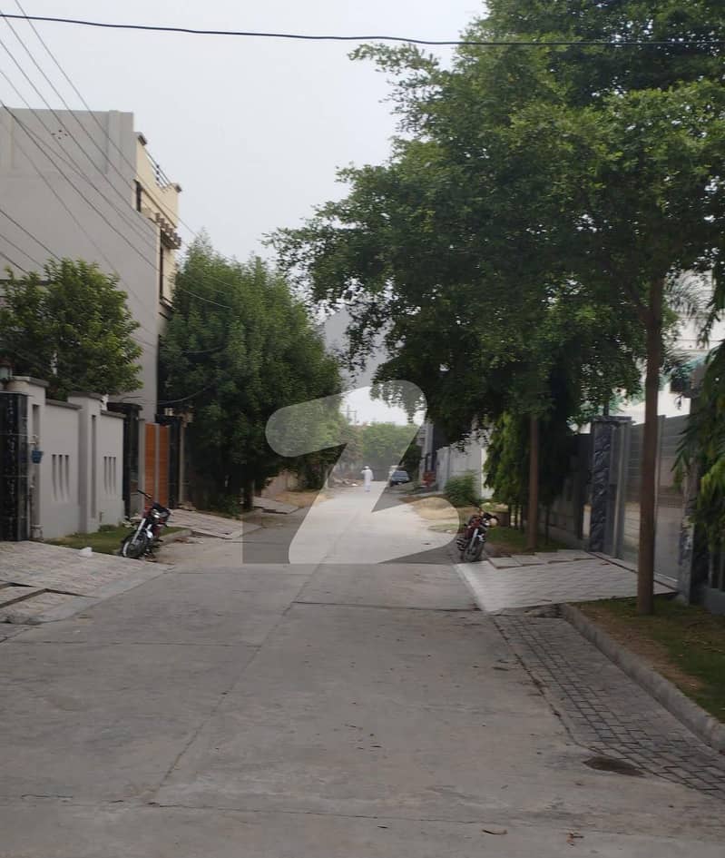 جی ٹی روڈ كاموكى میں 5 مرلہ رہائشی پلاٹ 74.0 لاکھ میں برائے فروخت۔