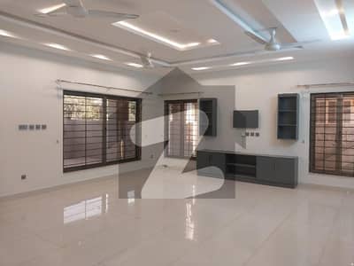 Luxurious 3 Bed + Drawing + Dining + Servant Quarter