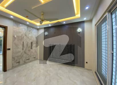 5 Marla Brand New house For Sale And Direct Meeting With Owner In Park View City Lahore.