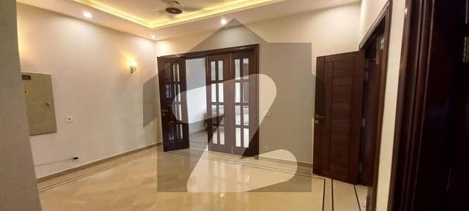 ایف ۔ 10/3 ایف ۔ 10,اسلام آباد میں 8 کمروں کا 1 کنال مکان 8.0 لاکھ میں کرایہ پر دستیاب ہے۔