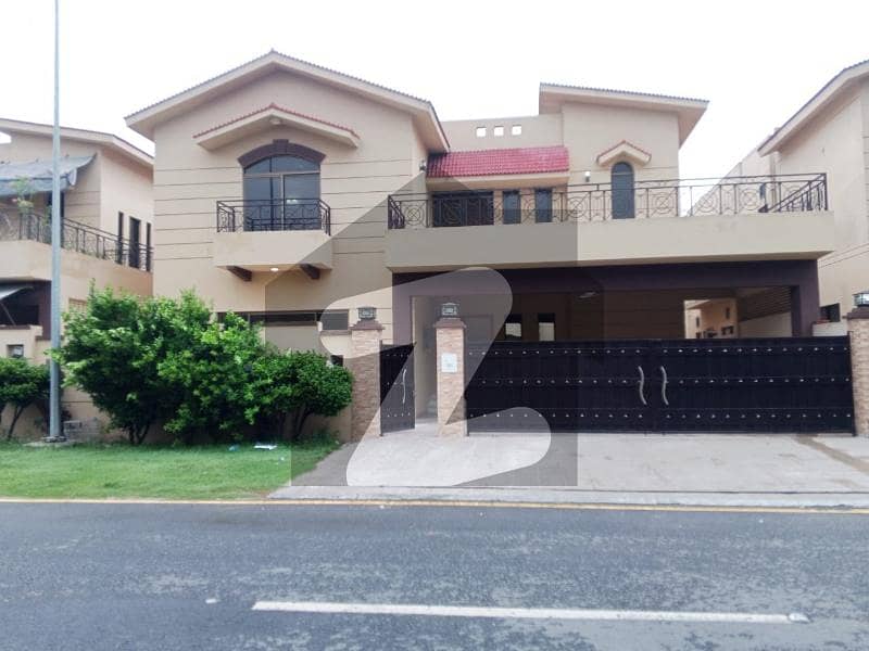 عسکری 10 - سیکٹر ایف عسکری 10,عسکری,لاہور میں 5 کمروں کا 17 مرلہ مکان 9.0 کروڑ میں برائے فروخت۔