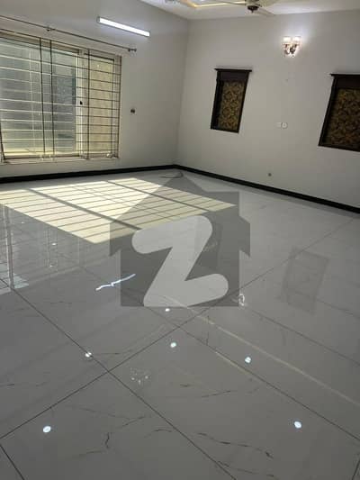 بحریہ ٹاؤن فیز 7 بحریہ ٹاؤن راولپنڈی,راولپنڈی میں 6 کمروں کا 1 کنال مکان 2.75 لاکھ میں کرایہ پر دستیاب ہے۔