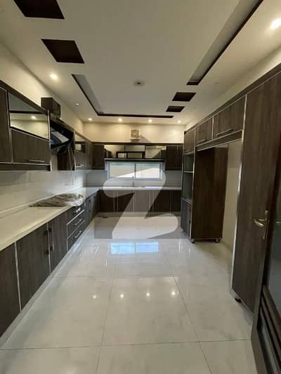 INDEPENDENT LOWER PORTION CORNER SEPARATE GATE 2 Car Parking