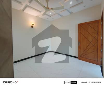 بحریہ ٹاؤن فیز 8 بحریہ ٹاؤن راولپنڈی,راولپنڈی میں 5 کمروں کا 10 مرلہ مکان 3.95 کروڑ میں برائے فروخت۔ بحریہ ٹاؤن فیز 8 بحریہ ٹاؤن راولپنڈی,راولپنڈی میں 5 کمروں کا 10 مرلہ مکان 3.95 کروڑ میں برائے فروخت۔