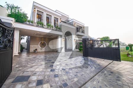 SOPHISTICATED ONE KANAL BRAND NEW CLASSIC HOUSE AVAILABLE FOR SALE