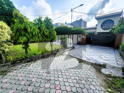 کشمیر روڈ گوجرانوالہ میں 1 کنال عمارت 10.0 کروڑ میں برائے فروخت۔