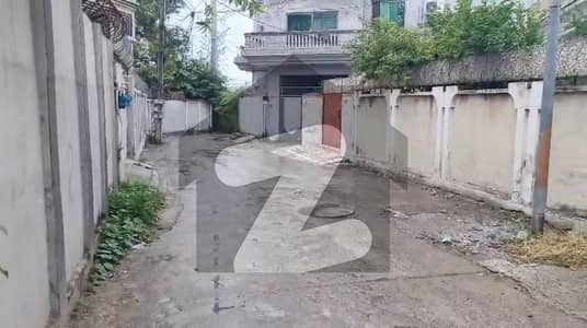 کینٹ راولپنڈی میں 6 کمروں کا 12 مرلہ مکان 3.7 کروڑ میں برائے فروخت۔
