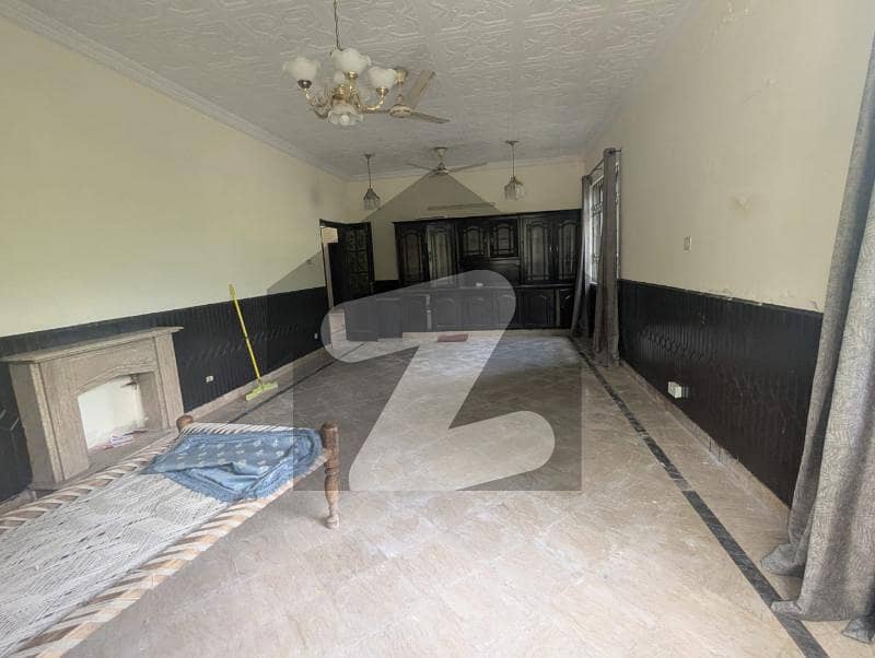 12.8 MARLA HOUSE (40X80) AVALIABLE FOR SALE I-8/3 12.8 MARLA HOUSE (40X80) AVALIABLE FOR SALE I-8/3