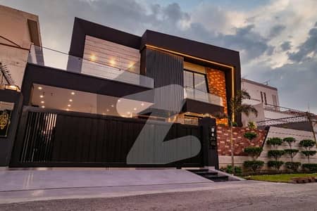 1 KANAL BRAND NEW MODERN HOUSE AVAILABLE FOR SALE IN CLOSE TO TARIQ GARDEN SOCIETY