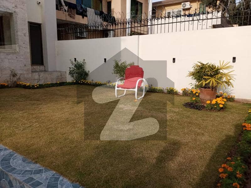 ایف ۔ 6 اسلام آباد میں 5 کمروں کا 1 کنال مکان 14.0 لاکھ میں کرایہ پر دستیاب ہے۔