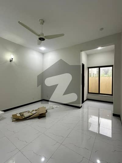 10 Marla House Luxury Modern Designer Stylish Brand New Beautiful House