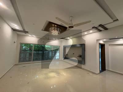 100% Original Luxury 01 Kanal Modern Design House For Rent In DHA Phase 4 Lahore.